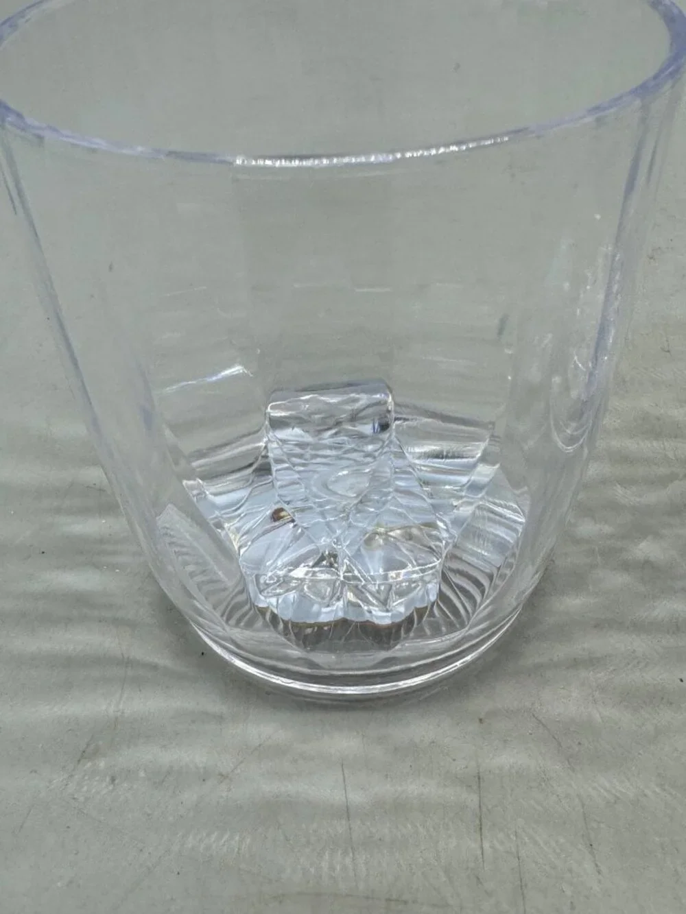 Set Of 2 Clear Acrylic Light Up Drinking Glasses With Textured Bottom Design REA